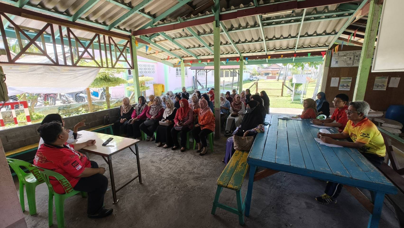 🌺 สพอ.เมืองปัตตานี ประชุมคณะทำงานขับเคลื่อนกองทุนพัฒนาบทบาทสตรีตำบลแบบบูรณาการ 🌺