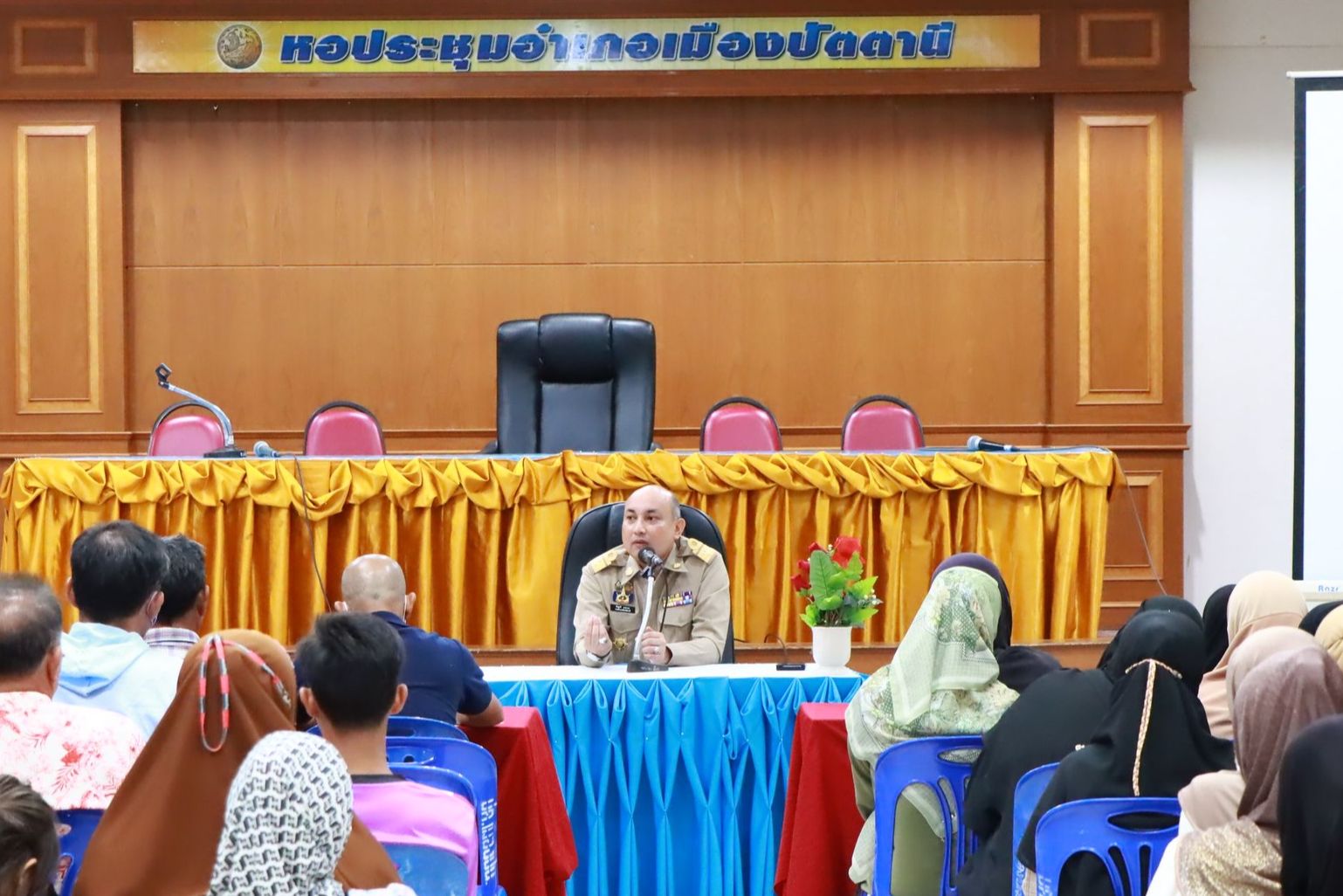 สพอ.เมืองปัตตานี ดำเนินโครงการยกระดับการแก้ไขปัญหาความยากจนแบบมุ่งเป้าในทุกมิติ กิจกรรม : การแก้ไขปัญหาความยากจนและความเหลื่อมล้ำในมิติรายได้ระดับครัวเรือนและบุคคล (วันที่ 1)