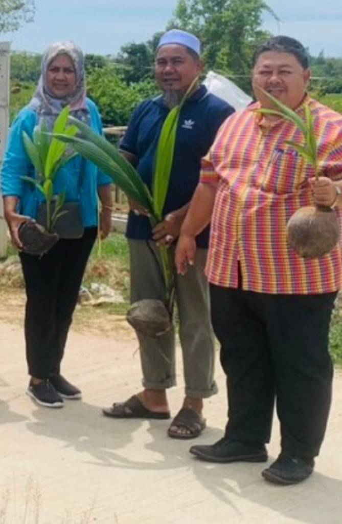 สพอ.เมืองปัตตานี ลงพื้นที่สนับสนุน/ติดตามศูนย์การเรียนรู้การพัฒนาคุณภาพชีวิตตามหลัก ทฤษฎีใหม่ประยุกต์สู่"โคก หนอง นา"