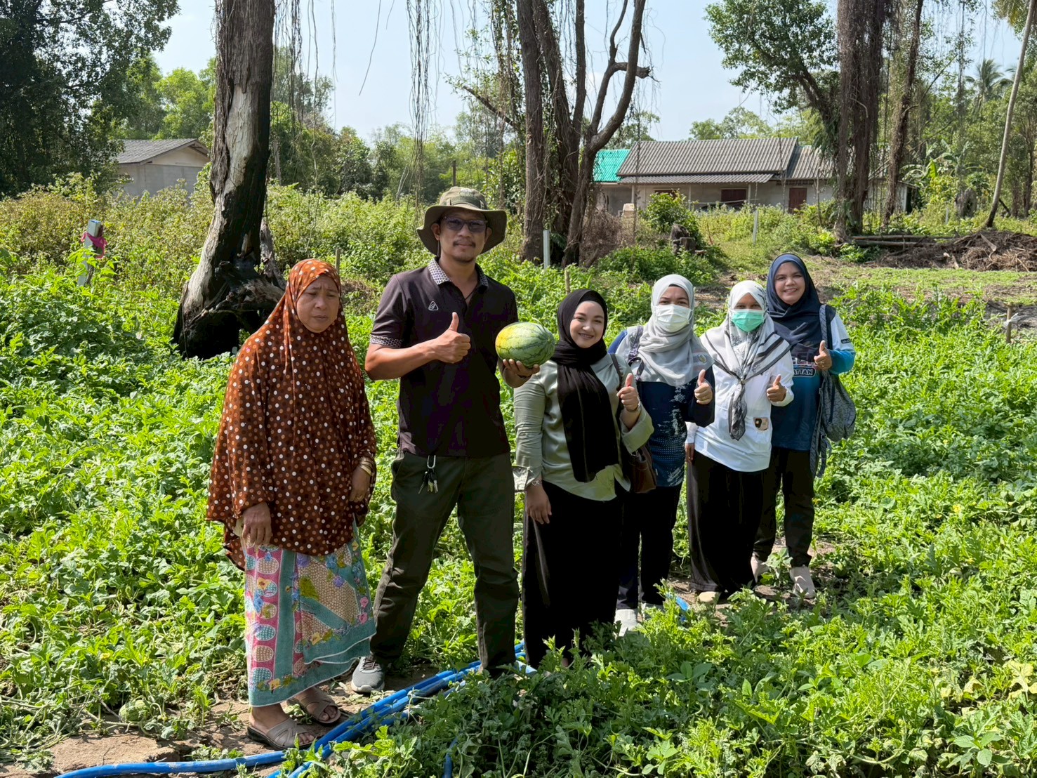 สพอ.เมืองปัตตานี ลงพื้นที่ติดตามกิจกรรมการสร้างความมั่นคงทางอาหารในพื้นที่หมู่บ้านเศรษฐกิจพอเพียง ตำบลคลองมานิง