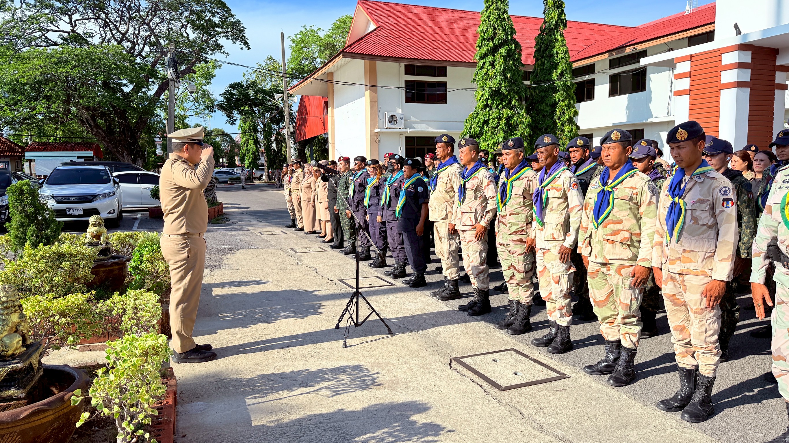 สพอ.เมืองปัตตานี ร่วมกิจกรรมรวมแถวเคารพธงชาติ เพื่อแสดงออกถึงความจงรักภักดีต่อสถาบันหลักของชาติ ในกิจกรรม“ปลูกจิตสำนึก ร้องเพลงชาติไทย และลงนามถวายความอาลัย สมเด็จพระเจ้าลูกเธอ เจ้าฟ้าพัชรกิติยาภา นเรนทิราเทพยวดี กรมหลวงราชสาริณีสิริพัชร มหาวัชรราชธิดา