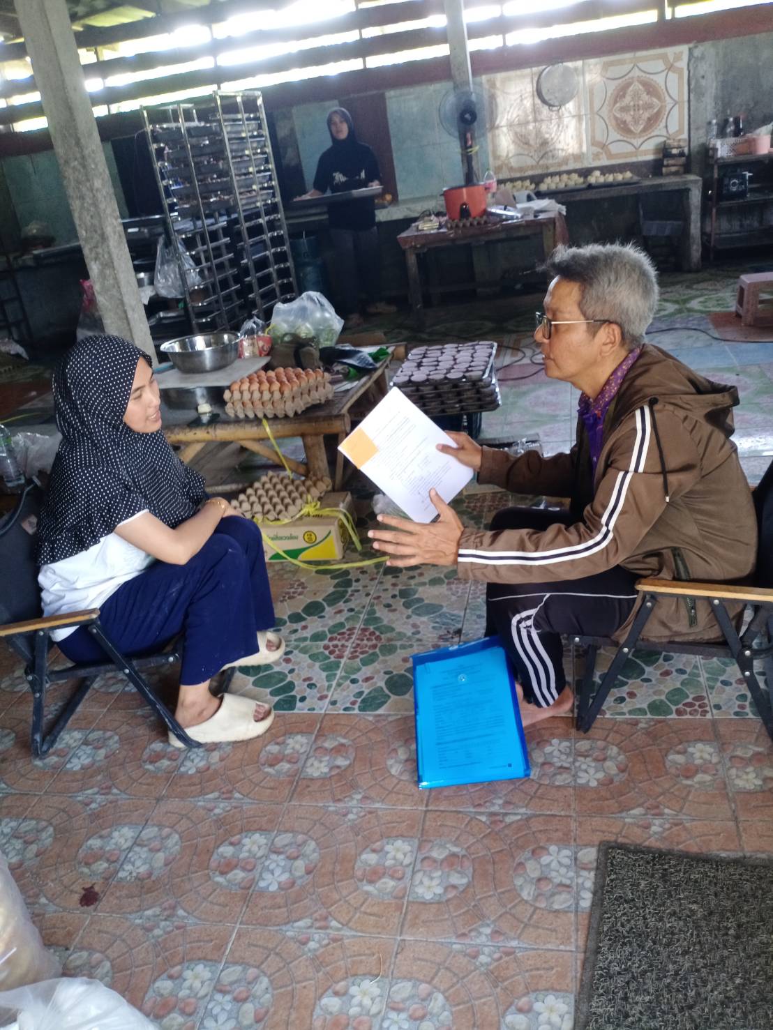 สพอ.เมืองปัตตานี ติดตามกองทุนพัฒนาบทบาทสตรีและผู้ประกอบการ OTOP ในพื้นที่  ตำบลกะมิยอ