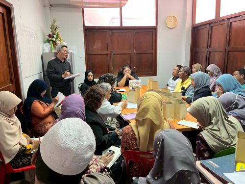 สพอ.เมืองปัตตานี ขับเคลื่อนแก้ไขปัญหาความยากจนภายใต้กิจกรรมประชุมเชิงปฏิบัติการส่งเสริมการบูรณาการกลไกการขับเคลื่อนการขจัดความยากจนอำเภอเมืองปัตตานี