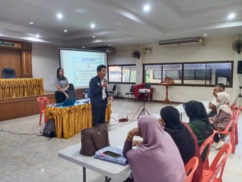 สพอ.เมืองปัตตานี จัดประชุมโครงการฟื้นฟูและพัฒนาศักยภาพกองทุนหมู่บ้านและชุมชนเมืองอำเภอเมืองปัตตานี  